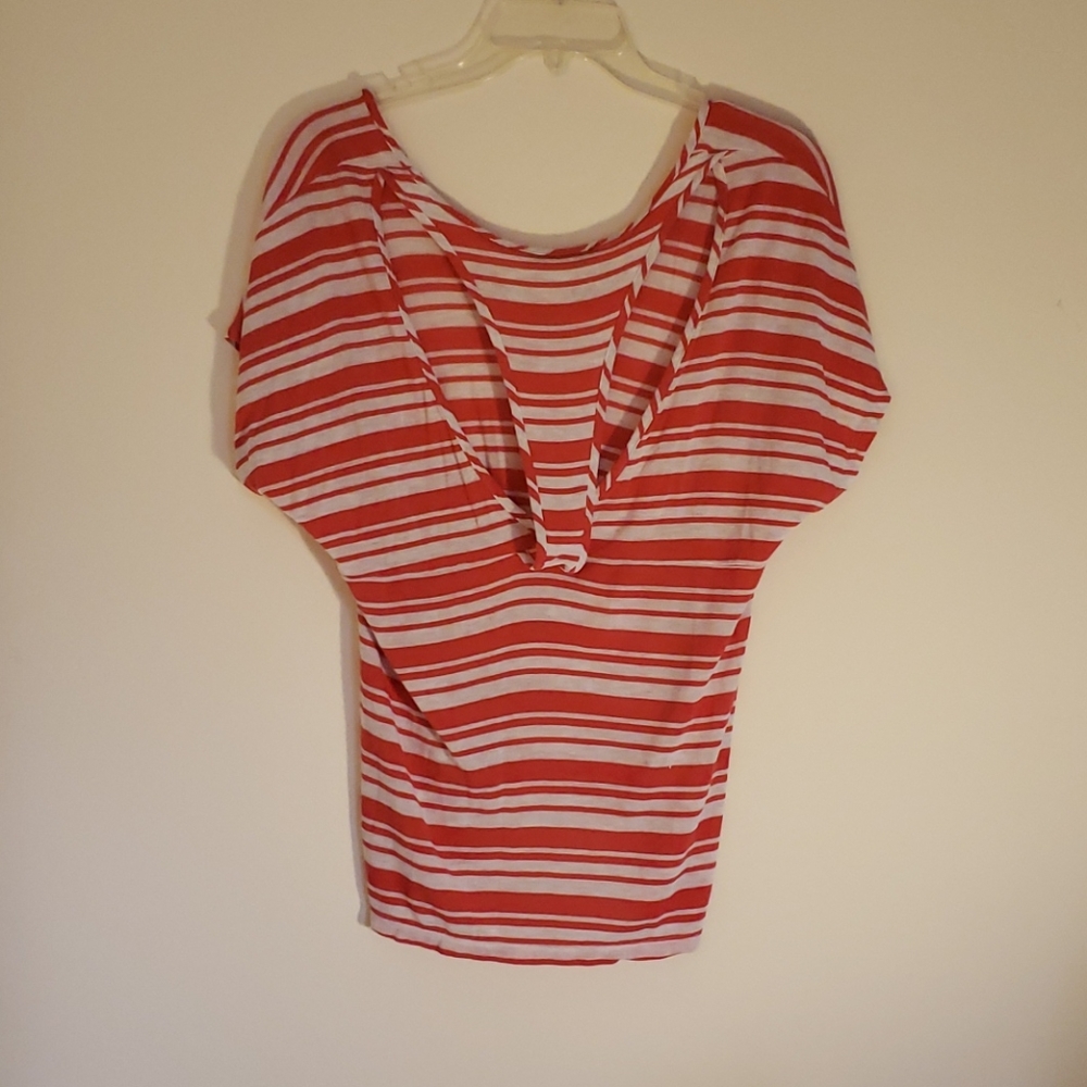 Cute back to this simple top